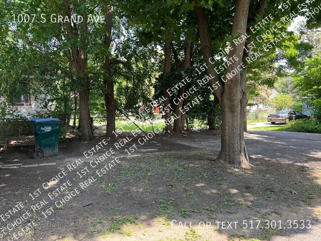 Building Photo - 2-BDR 1-BTH Duplex Near Downtown - Cat Fri...