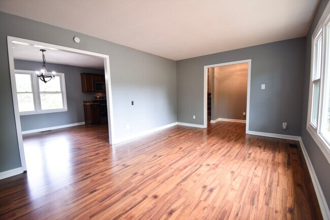 Building Photo - COMING SOON-4 Bedroom, 2.5 Bathroom Home- Pets Allowed