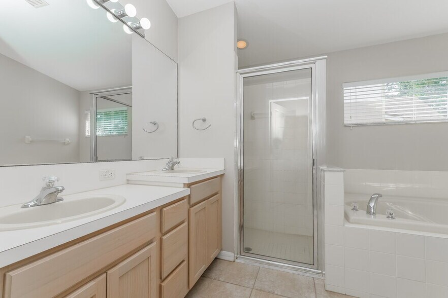 Building Photo - 6613 Cambridge Park Dr