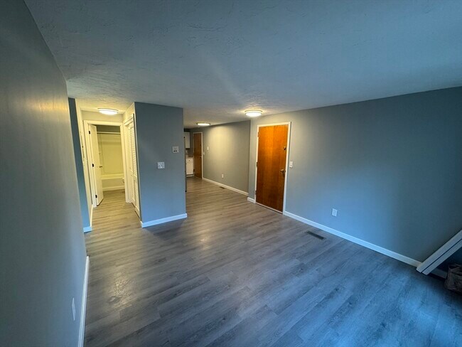 Building Photo - 189 Littleton Rd