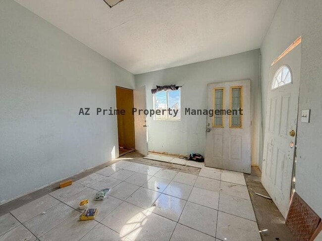 Building Photo - 902 N 15th Ave