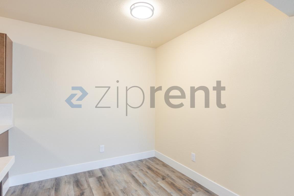 Building Photo - 4561 Ashcroft Ave