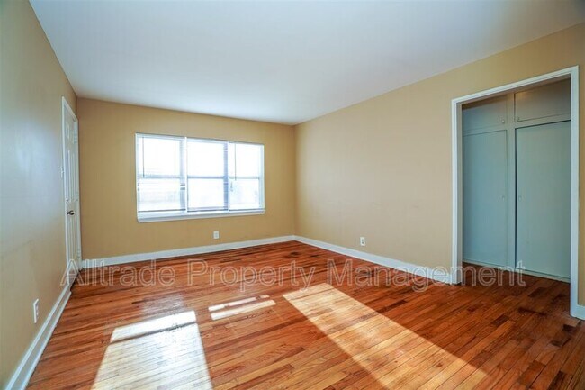 Building Photo - 1443 Nightingale Rd