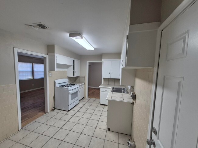 Building Photo - 5403 Avenue B