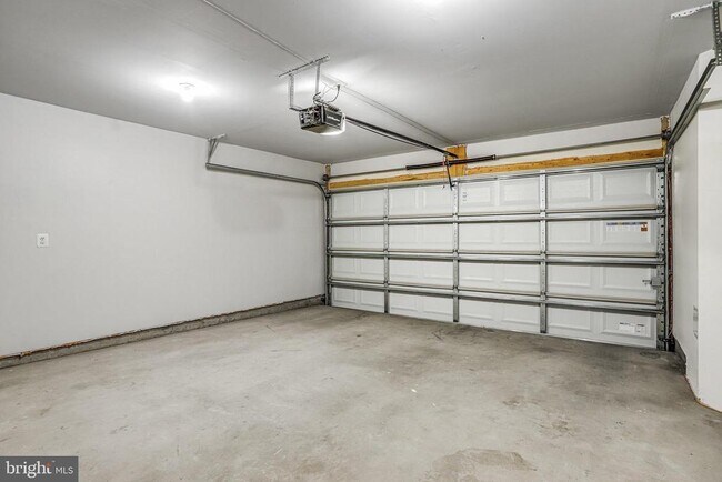 Building Photo - 6325 Posey St