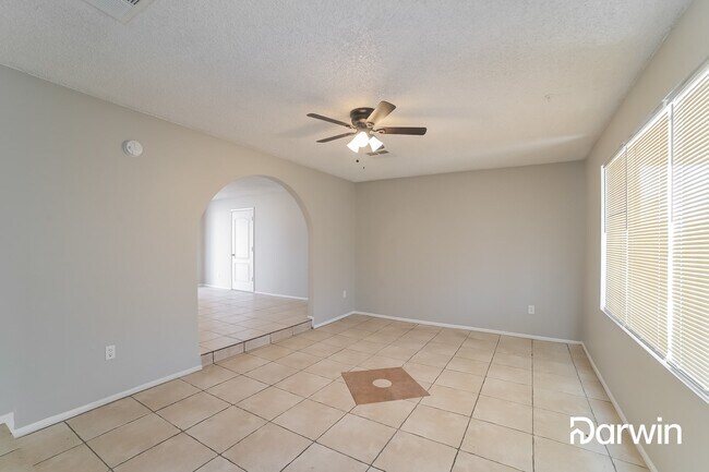 Building Photo - 7201 W Rose Ln