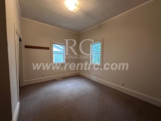 Building Photo - 705 Harmon-