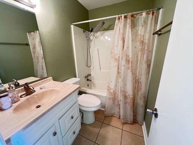 Building Photo - Furnished NMB Three-Bedroom Townhome is less than one mile from the Beach! Available Now!