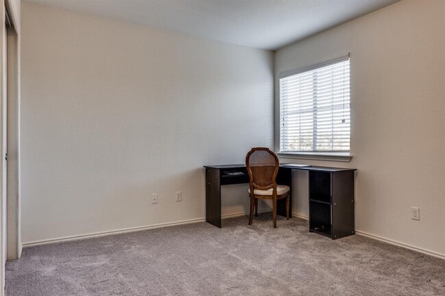 Building Photo - 10300 Laredo Dr