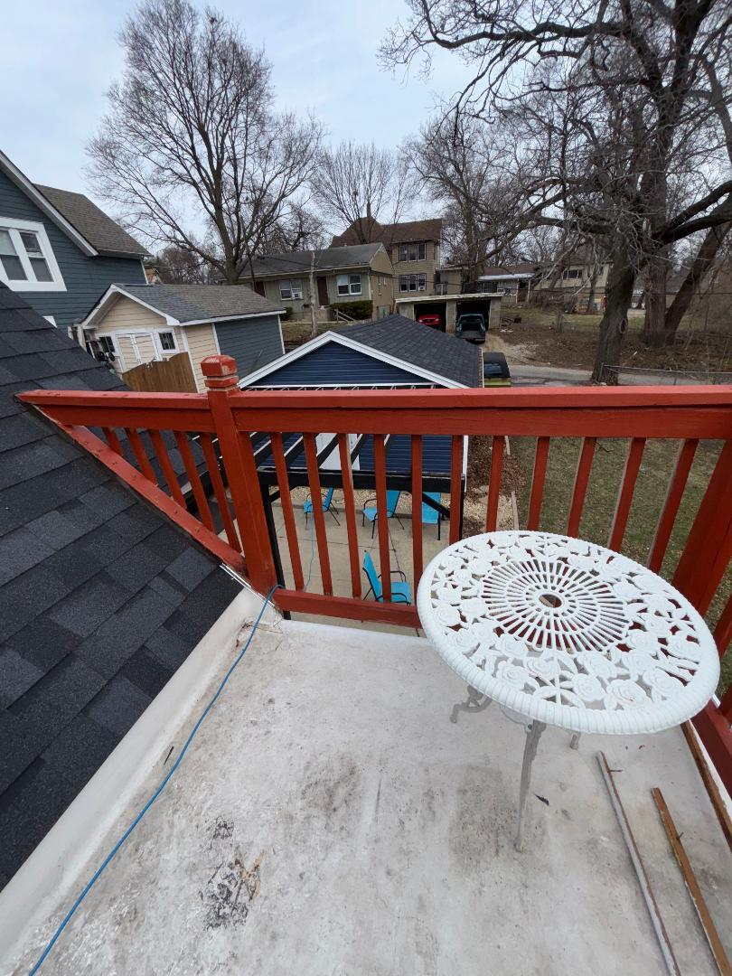 Building Photo - 520 Lawrence Ave