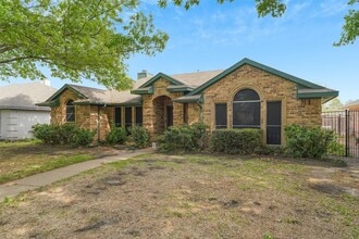 Building Photo - 2600 Waterloo Ln