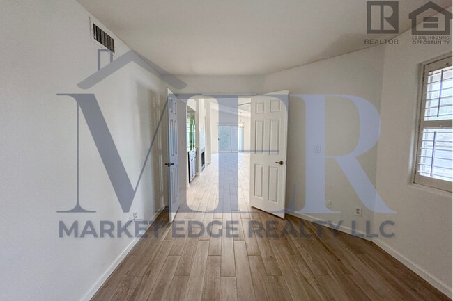 Building Photo - 2Bed/2Bath w/ Office-House at 40th St/Cactus-Garg!