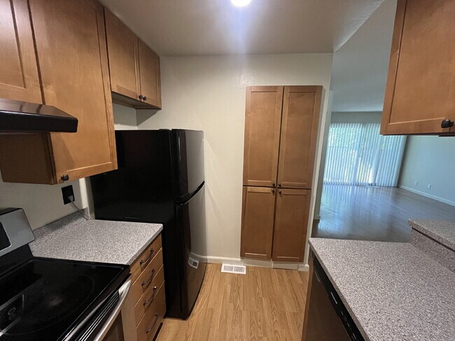 Building Photo - Downstairs 2 bedroom unit with parking and a patio