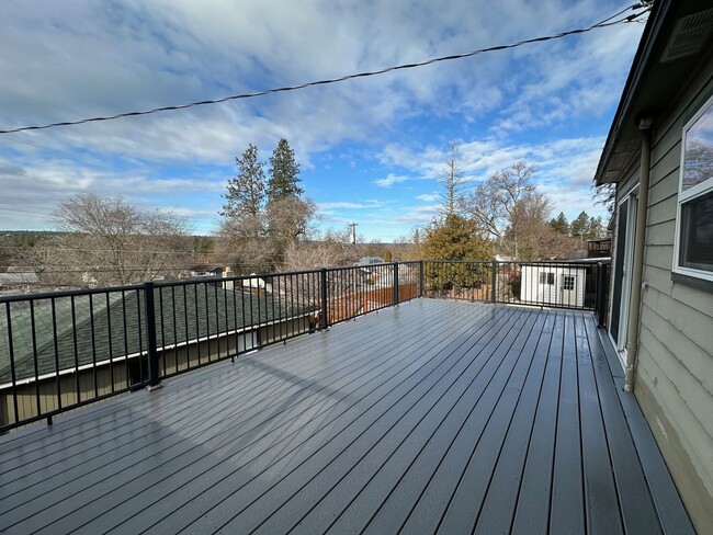 Building Photo - Spacious Northside 4-Bed, 2-Bath Ranch with Hardwood Floors