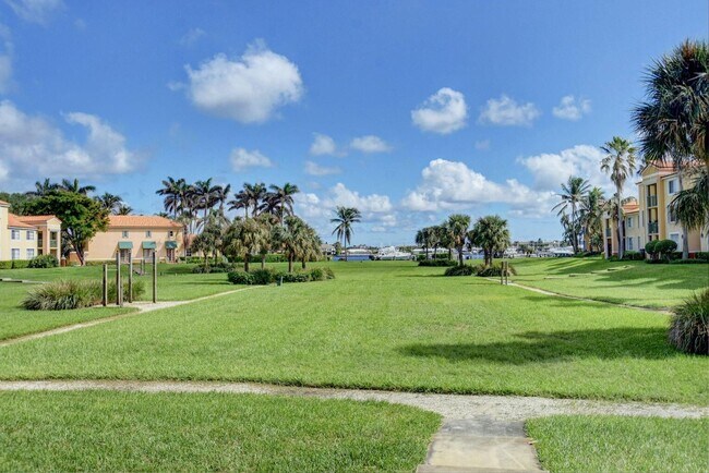 Building Photo - 160 Yacht Club Way