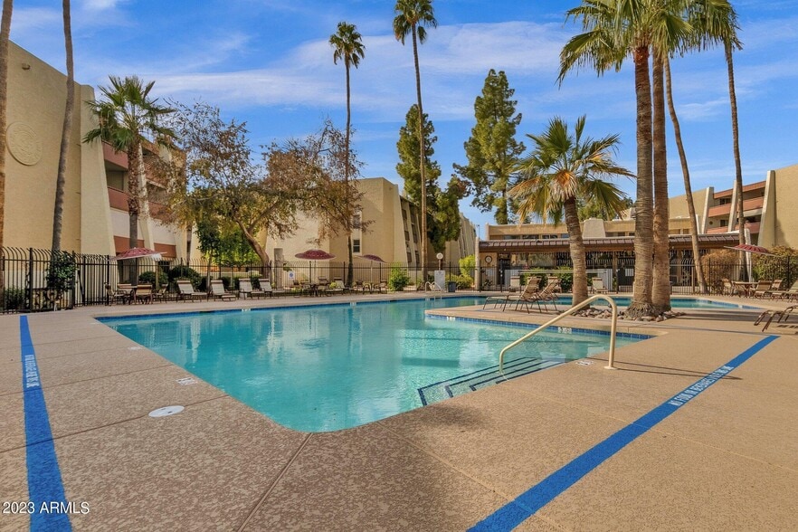 Building Photo - 7625 E Camelback Rd