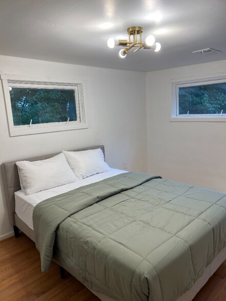 Building Photo - 501 Main St