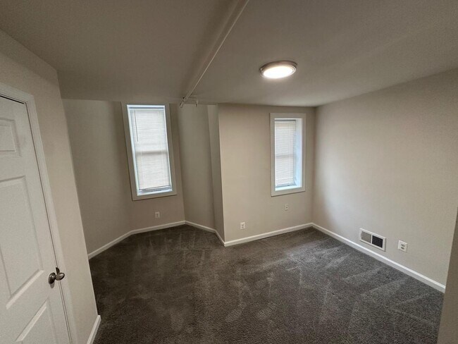 Building Photo - 1810 N Calvert St