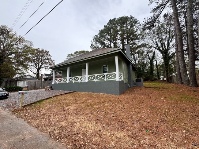 Primary Photo - 3/1 Remodeled Home walkable to uptown Shel...