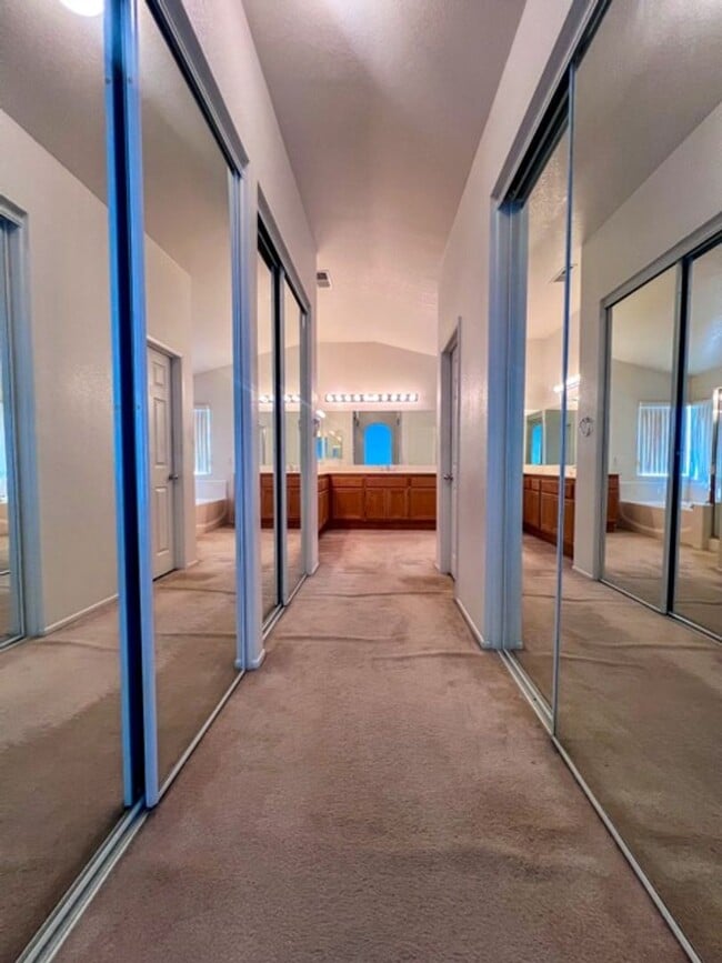 Building Photo - Large 4 bedroom Murrieta home with a loft ...