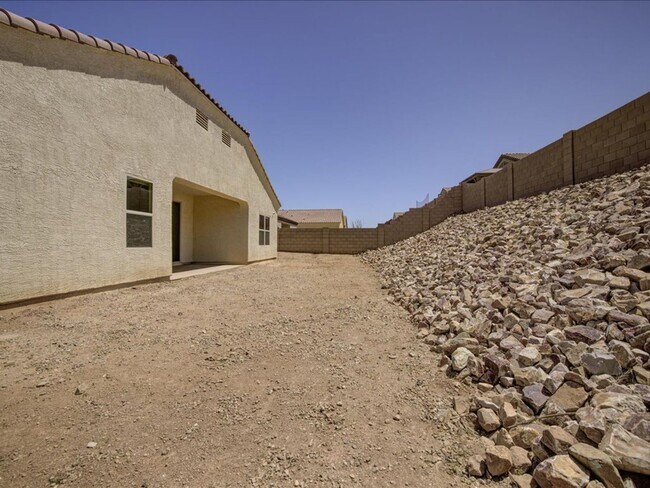 Building Photo - Corona de Tucson 4 Bedroom 2 Bathroom
