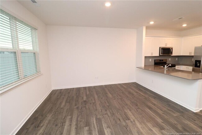 Building Photo - 384 Freestall Dr