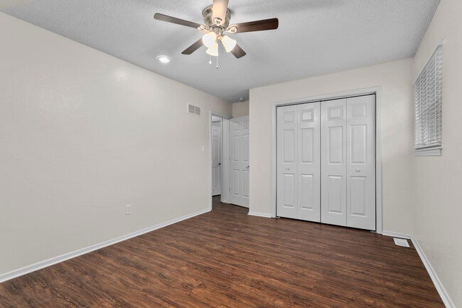 Building Photo - 529 NW Valleybrook Rd