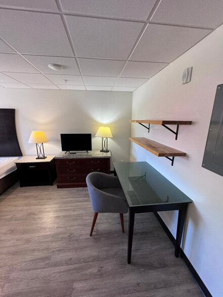 Building Photo - The Beacon