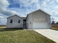 Building Photo - 4 Bedroom Home Available Early February - Great Neighborhood & Ozark Schools!
