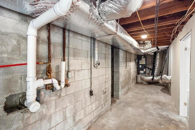 Building Photo - 3214 Doverside Dr