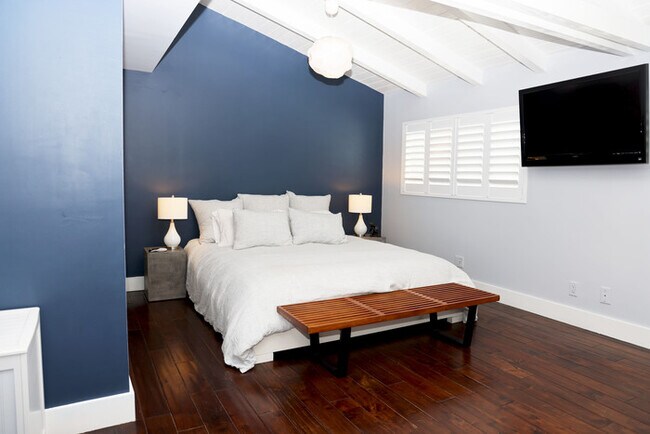 Building Photo - Lido Isle Rental