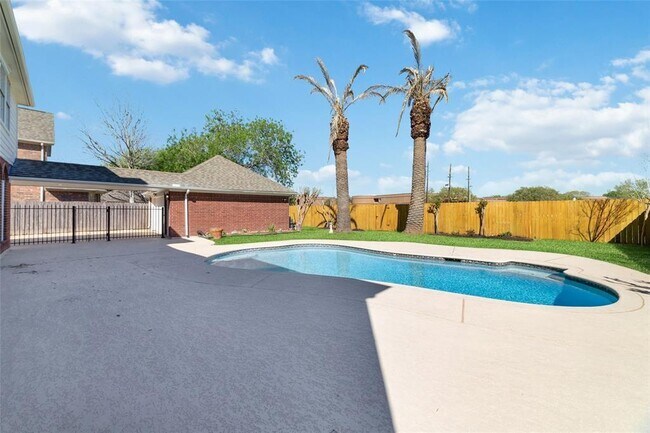 Building Photo - 2719 Oakland Dr