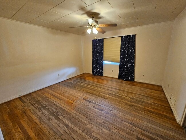 Building Photo - Beautiful Retro 3 Bd/2Ba Home Ready Lookin...