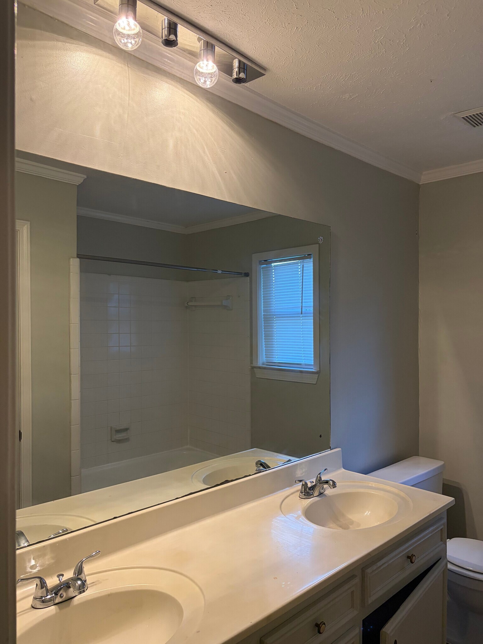 Building Photo - 26B Northtown Rd