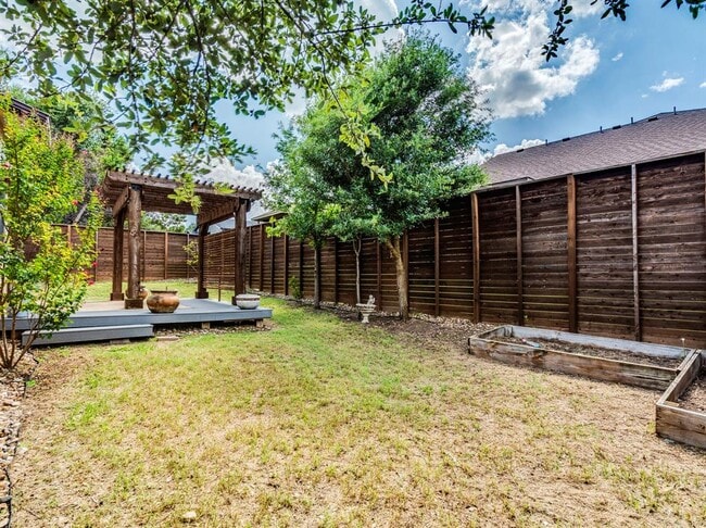Building Photo - 10804 Wildwood Cir