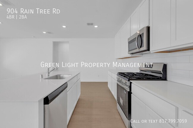 Building Photo - 904 Raintree Rd