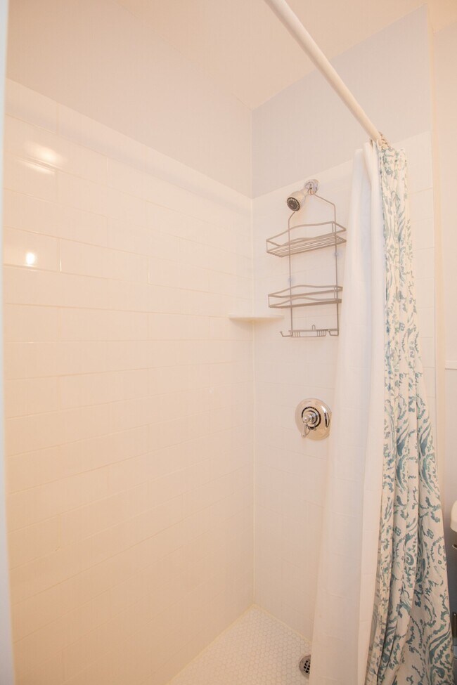 Building Photo - 636 Washington St