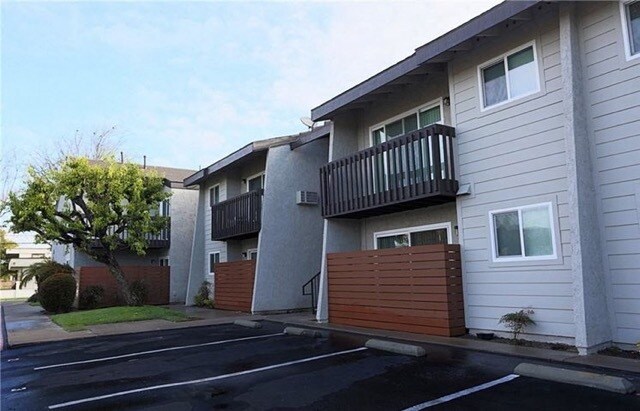 Building Photo - 7042 Fenway Dr.