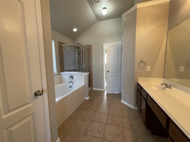 Building Photo - 1542 Haynie Bend