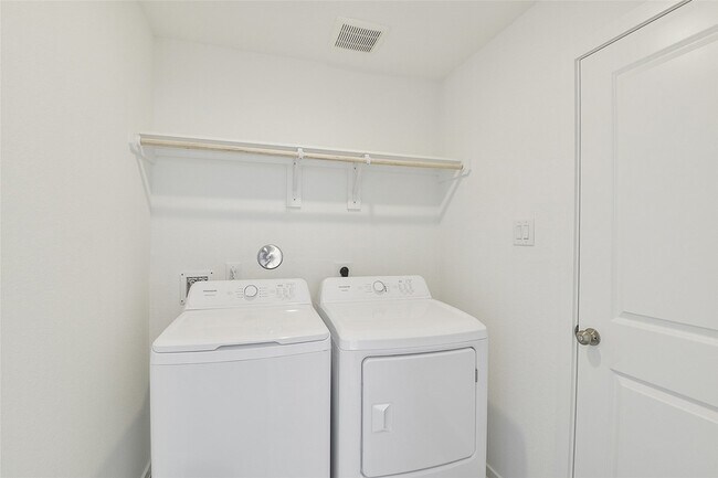 Building Photo - 16818 Great Highlands Dr
