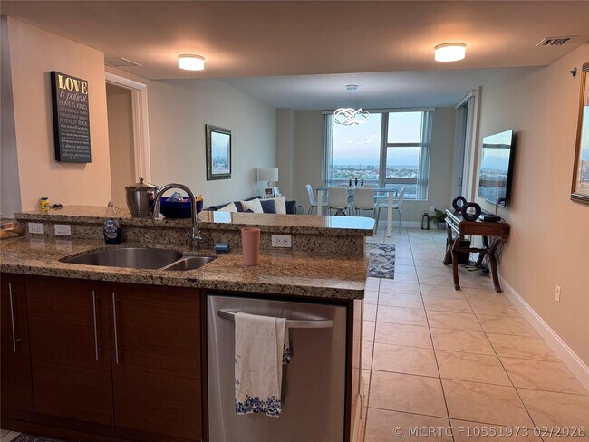 Building Photo - 2681 N Flamingo Rd