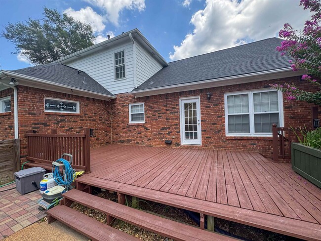 Building Photo - 705 Cotham Dr