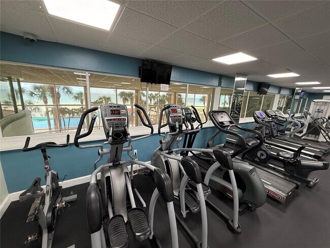 Building Photo - 880 Mandalay Ave