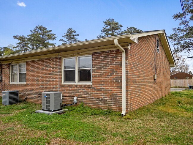 Building Photo - Welcome to Sophia Drive!