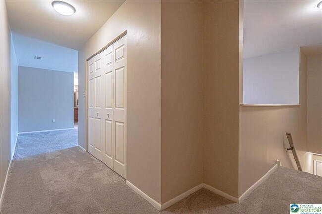 Building Photo - 997 Village Round