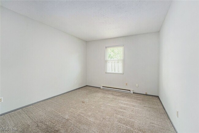 Building Photo - 1492 Ansonia Ave