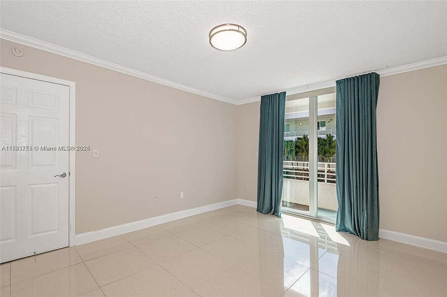 Building Photo - 7800 Collins Ave
