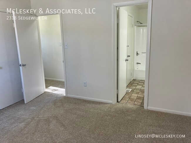 Building Photo - 2318 Sedgewick Dr