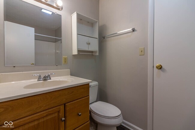 Building Photo - 9 Greenbriar Ln