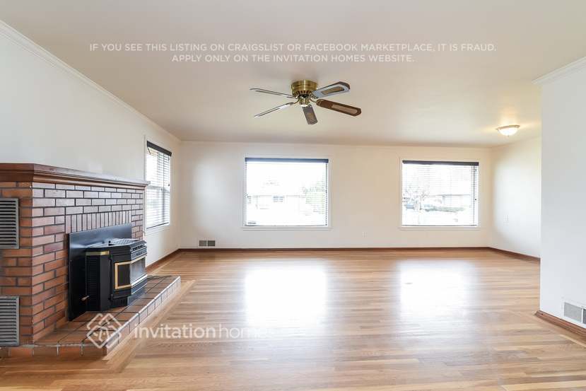 Building Photo - 1706 3rd Ave NW